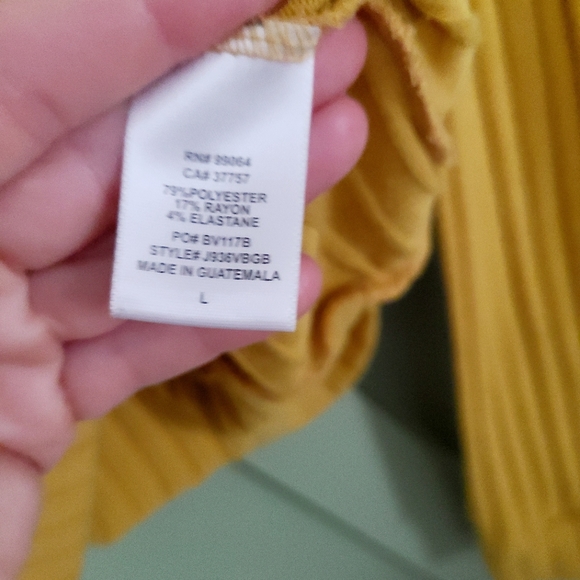 Billabong mustard color sweater - Picture 4 of 4